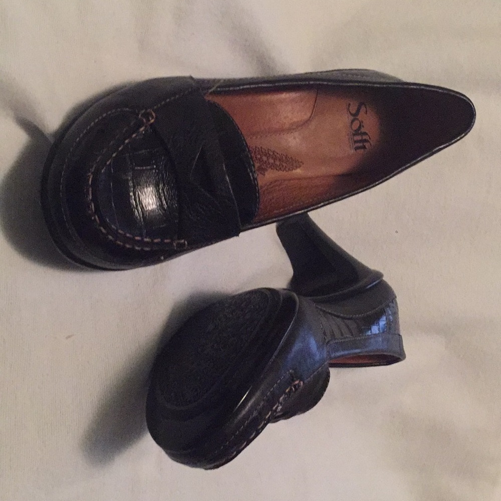 Black kitten heels like new.